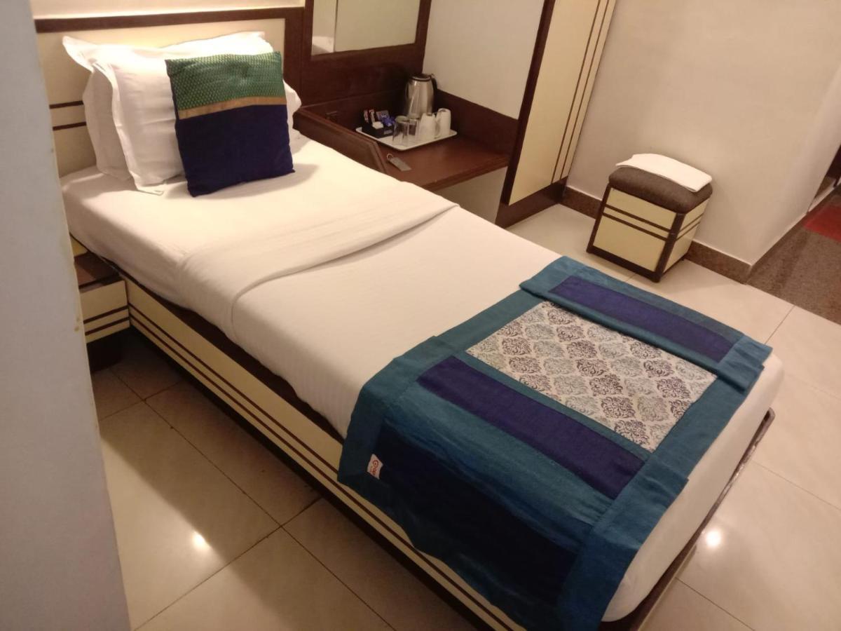 Strand Hotel, Colaba Mumbai Exterior photo