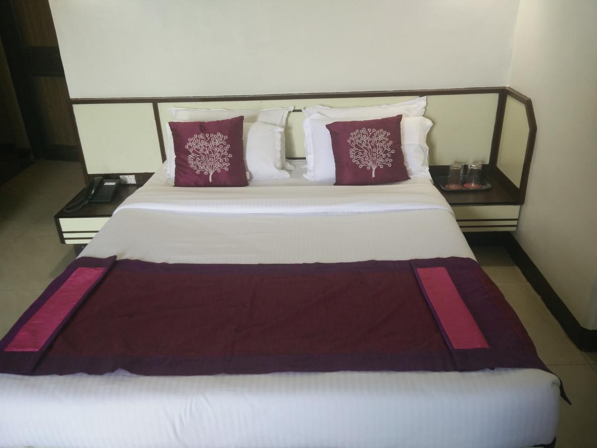 Strand Hotel, Colaba Mumbai Exterior photo